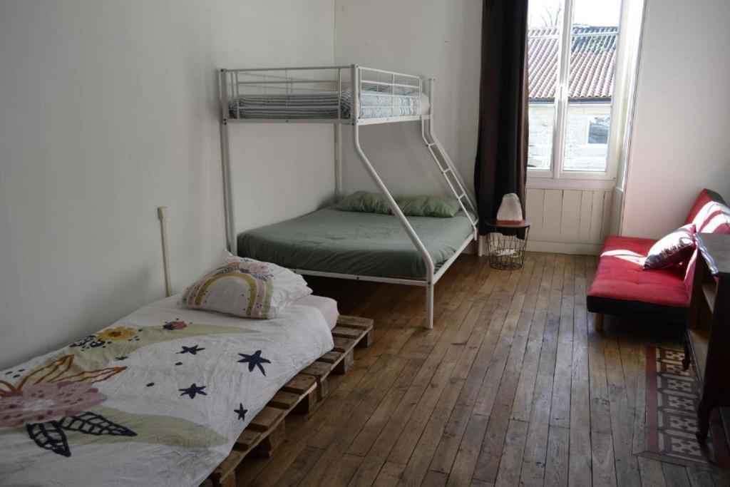 Grande Chambre Familiale Pour 2 A 5 Personnes Apartman Chef-Boutonne Kültér fotó